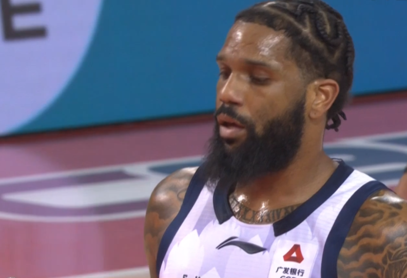 CBA山东男篮客场逆转击败吉林，高诗岩关键三分，鲍威尔23分