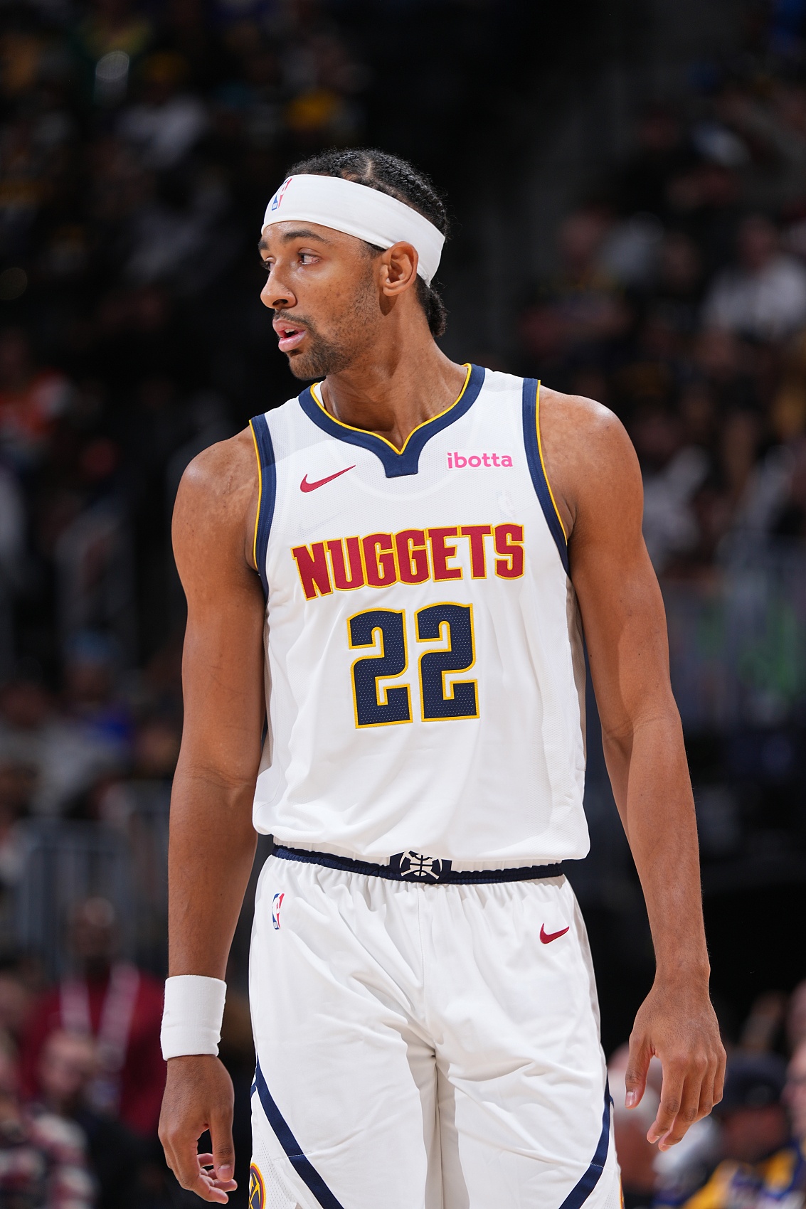 kaiyun-内线支柱！纳吉全场12投4中&amp;罚球2中2 得到11分12板2助2帽