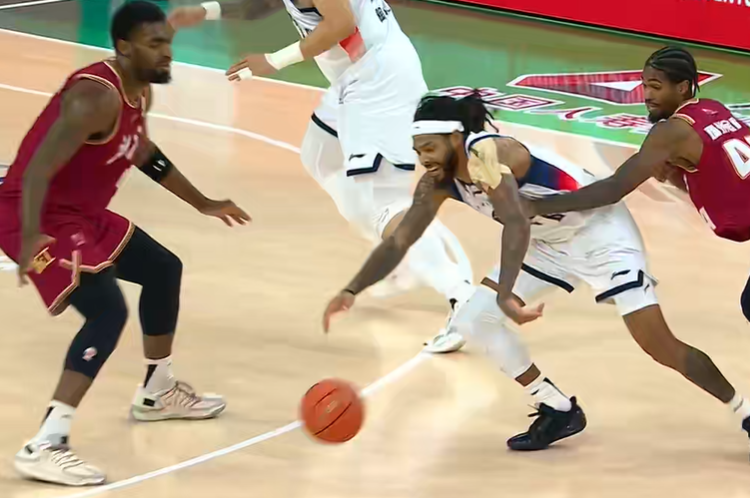 开云体育下载-陈林坚制胜三分！山东男篮淘汰浙江，晋级四强，鲍威尔21分救赎